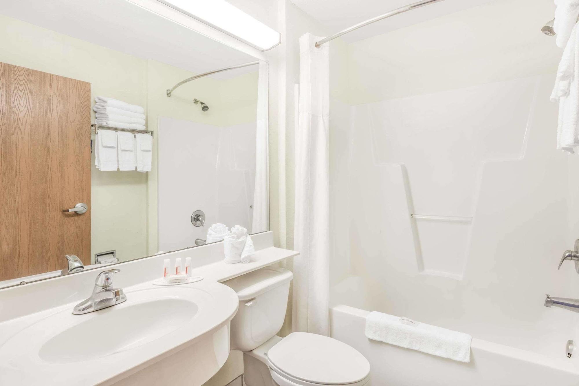 Microtel Inn & Suites By Wyndham Каролина-бич Экстерьер фото